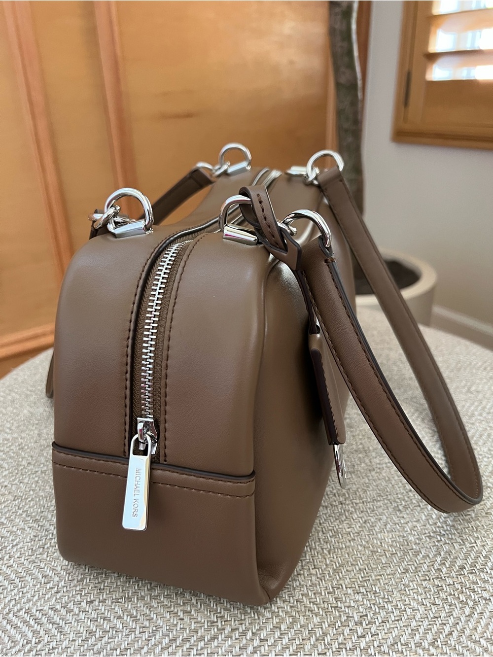 Michael Kors Cecily Shoulder Bag in Driftwood Color - Picture 4 of 10